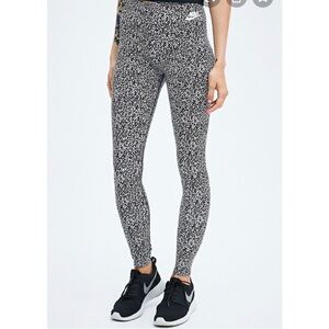Nike just do it women’s black and white speckled leggings